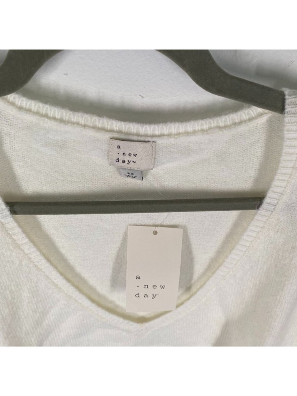 A New Day Womens V-Neck Sweater Ivory 1X Soft Lightweight Pullover Ribbed Trim - Picture 3 of 7